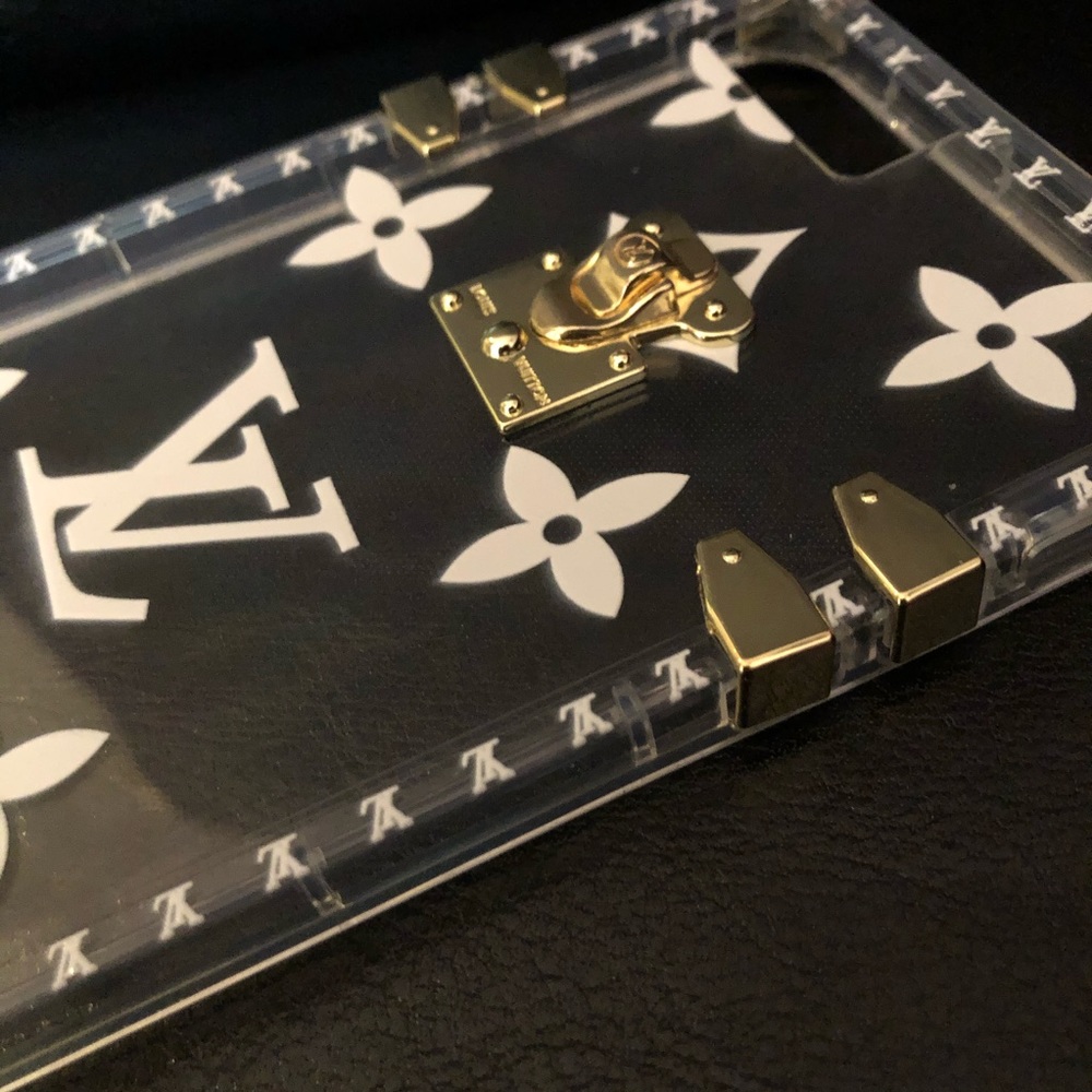 💥SOLD💥iPhone case - Picture 3 of 3